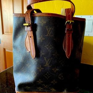 LOUIS VUITTON PETITE BUCKET BAG